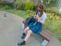 撮影に没頭する美少女が制服姿で大量潮吹き！！