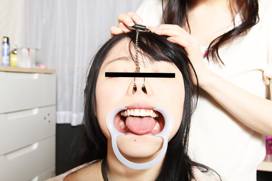 その顔、反則。ぶっ飛んだフェイス。歪み思想なビアン
