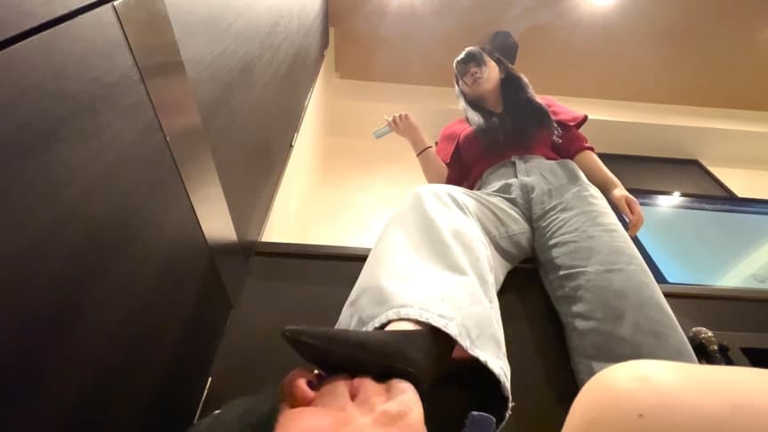 ドSあちゃ様ブーツ踏み躙り＆りの女王様のM男いじめ