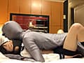 細身ロ○ツインテール、初めての出稼ぎ腹パンチ