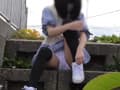 ぱんつ見えても気にせず遊具で遊びます。