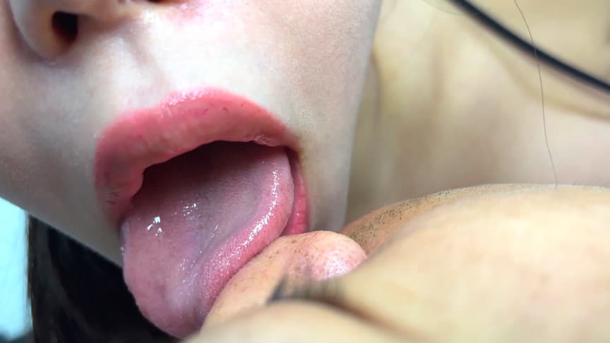 色っぽく誘ってくれるまいなちゃんがM男に濃厚鼻フェラ