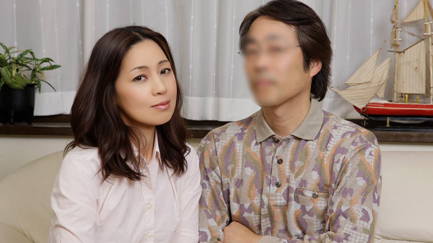 夫の隣で妻が他人に跨る 背徳と淫靡な物語 7編×4時間