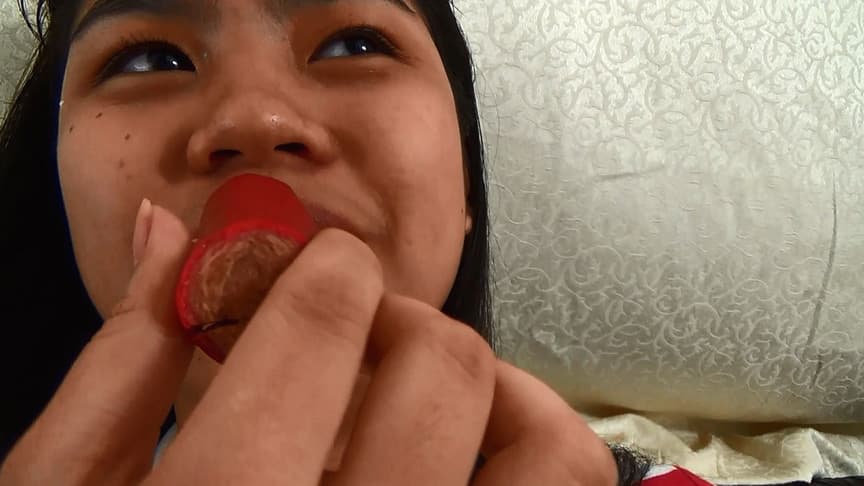 魅惑の人妻フィリピーナ 肉棒咀嚼＆アクリル板キス