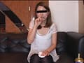 素人女性がカメラの前で鼻クソをほじってしまいました