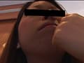 素人女性がカメラの前で鼻クソをほじってしまいました
