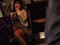 夜行バスで2人きり デカ尻清楚JD