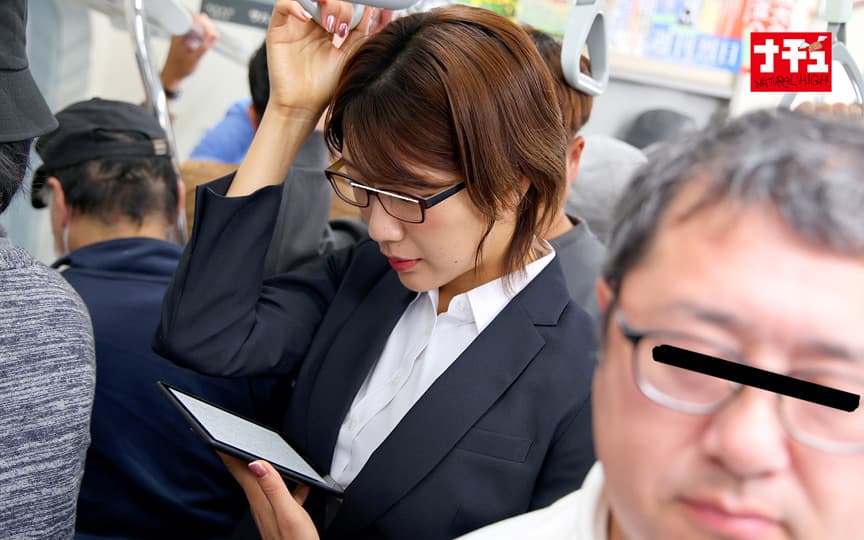 パンティ越し指マン羞恥3 巨尻を震わせイキ乱れる美熟女