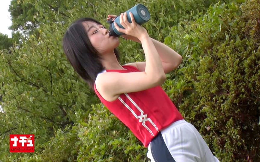 全裸オナニーでイキ漏らす野外アクメ女2 びくびく陸上部