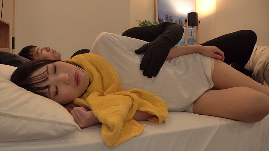 皆の前で乳首絶頂してしまう敏感オフィスレディたち