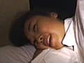 自分のウンコを味わう美女
