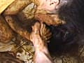 自分のウンコを味わう美女