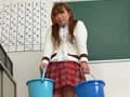 立たされおもらし娘