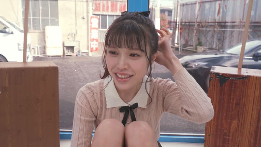 街行く素人娘が脱ぎ脱ぎあっち向いてホイ対決！りょうか