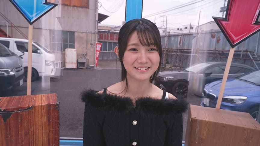 街行く素人娘が脱ぎ脱ぎあっち向いてホイ対決！あきか編