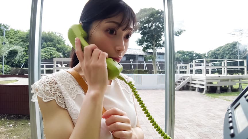 公衆電話ボックス360度 ひなみさん（21歳・大学生）