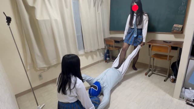 りおなに好きな女子の前で電気アンマで無様に逝かされる