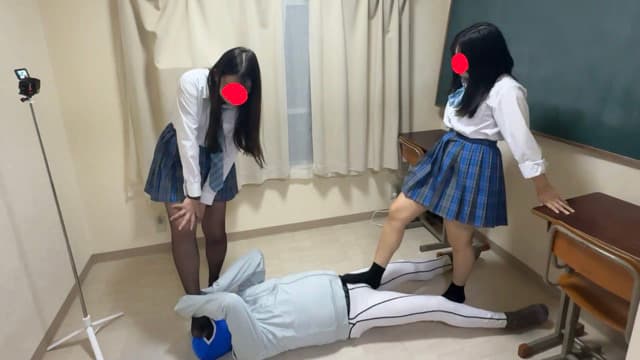 りおなに好きな女子の前で電気アンマで無様に逝かされる