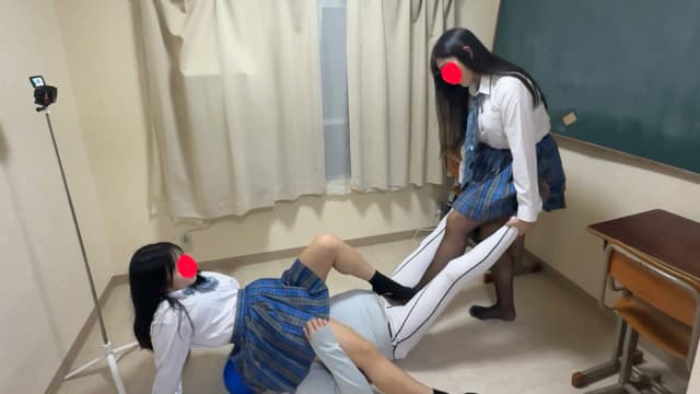 りおなに好きな女子の前で電気アンマで無様に逝かされる
