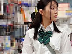 《巨根痴●》クリを撫でるだけで大量に潮吹く美少女