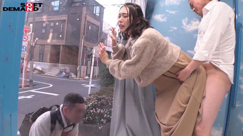 マジックミラー号 本物人妻がスカートの中で不倫SEX