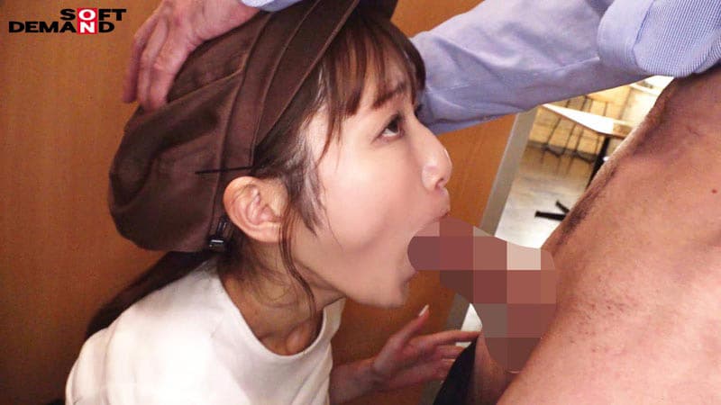 変態クレーマーが濃厚精子を顔面に連続ぶっかけセクハラ
