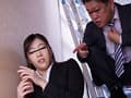 途中入社のミニスカ女子社員の弱みを握ったつもりが…