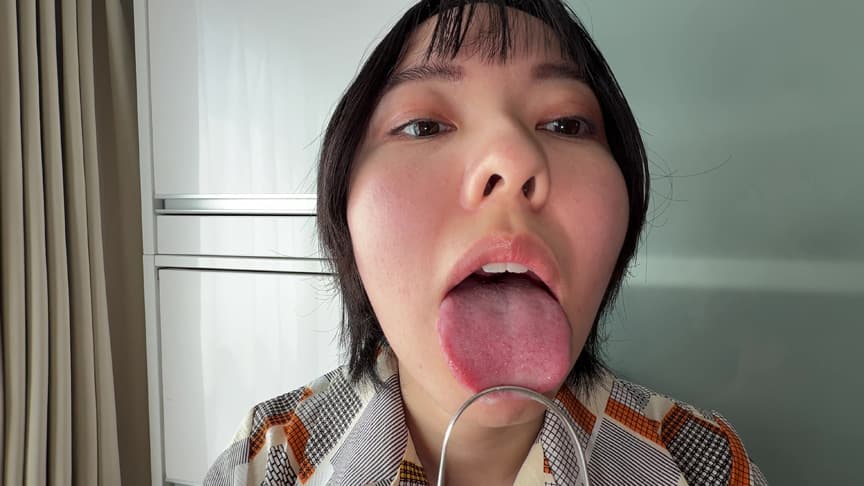 【個人撮影】加護まりの舌ブラシで「汚舌苔」採取