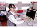 【VR】【8K】経理部所属 ジト目地味メガネOL倉木さん 部長のセクハラ発言を逆手に取って、白昼堂々とお小遣い稼ぎ公開フェラ 倉木しおり