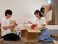 久々に会ういとこが引越しの手伝いに来てくれて作業中気付かず胸チラしていた。我慢できずに手を出したら意外にもOKしてくれた！