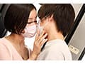 「おばさんの私に触られて勃っちゃう君が悪いんだよ」彼女が隣にいても構わずイケメン彼氏を背後からネチョいコネくり手コキで勃起誘惑する性欲熟女