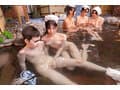 「おちんちん大きくさせてごめんね」小さいから大丈夫だろうと女湯に一緒に入った甥っ子がおっぱいだらけの状況にフル勃起！慌てた叔母さんがこっそり抜いてくれましたVOL.5 スレンダー美乳叔母さん Eカップ