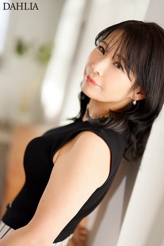 今日は私の休妻日ー。「40代のこんなおばさんでもAVに出演できますか―。」本物人妻 石田紗季 46歳AV Debut