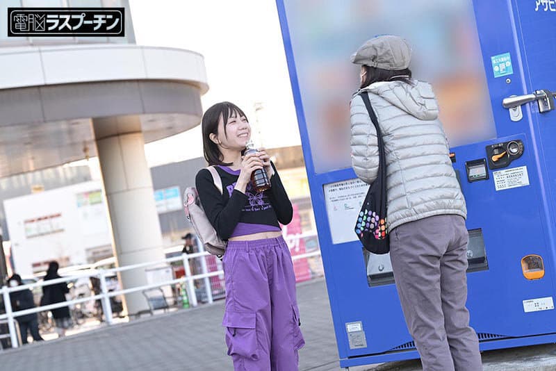 ちっちゃい女の子を3人で囲み服を剥ぎ取ってあらゆる快感を叩きこむ卑劣巨漢集団3 日向由奈