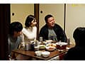 「田舎で泊まろう！」ロケで起こった悲しいトラブル 民泊先で男3人から数珠繋ぎアクメSEX つばさ舞