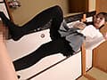 オナホ初めて見た！使って見せて欲しいな！勃起しないと使えないよ！じゃ、私が君のオチ〇チン勃起させたら使ってくれる？もちろんだよ！！ 桜木美音