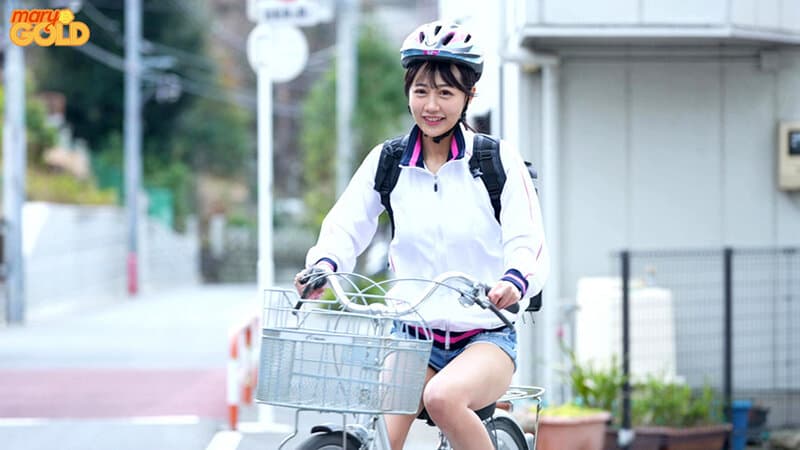 スマホで呼んだらいつでも即尺OK 玄関開けたら即エロがりおしゃぶりしてくれるデリバリー痴女 澪奈あすみ