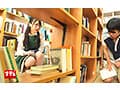 青年チ○ポを本棚越し手コキでこっそり発射させ声我慢SEXで中出しまでさせる年下好き美人司書