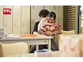 倉庫勤務中でも拒めずやらせてくれる地味巨乳パート妻は騎乗位になると物凄いこねくり腰で中出しをせまるエロ狂いに豹変3