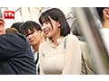 彼氏の横で粘着クリいじりされ声も出せず隠しエロ顔しまくる女2