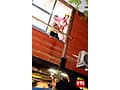 ガニ股漏らしイキさせて言いなりにするビールの売り子羞恥
