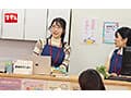 青年チ○ポを本棚越し手コキでこっそり発射させ声我慢SEXで中出しまでさせる年下好き美人司書2