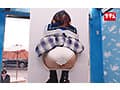マジックミラー号でかる～くAV出演！「顔は撮らないなら…」尻はめパネルで後ろから潮吹きイカセ！尻コキだけの約束破ってハプニング挿入！彼氏の前でねじ込まれた他人棒のこの上ない快感に負け中出しを許しちゃう欲求不満な巨尻彼女