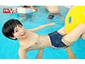 【VR】県民プールで男水着チャレンジしてた…つるぺた天使み～っけ！中出しおちんちんがバカ気持ちぃすぎてアへ顔特化っちゃったじゃんw 冬愛ことね