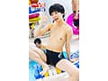 【VR】つるぺた女子の男水着チャレンジVRver. 男子のフリに気づいてイジって中出ししちゃったデカチンおじの気持ち…マジ体験してみてよぉぉ～！ 赤名いと