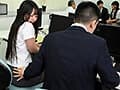 隣席のむっちり黒パンスト先輩女子社員はセクハラしても拒まない！みんなの目を盗み社内痴〇、机下尺八、パンスト破って社内SEX 泉りおん