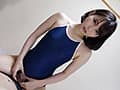 枢木あおい 濡れてテカってピッタリ密着 神スク水 可愛い女子のスクール水着姿をじっとりと堪能！着替え盗撮から始まり貧乳から巨乳にパイパン、ハミ毛、ジョリワキ等のフェチ接写やローションソーププレイやスク水ぶっかけ等を完全着衣で楽しむAV