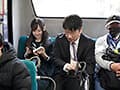 目を覚ましたら、隣の女子校生が俺の疲れマラを優しくフェラしてくれてた。