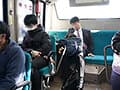 目を覚ましたら、隣の女子校生が俺の疲れマラを優しくフェラしてくれてた。