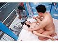 マジックミラー号 優しい子持ちのママにこっそりデカチンを見せつけて 素股で擦りつけて育児でレス気味の欲求不満オ○ンコに旦那の目の前でヌルっと生挿入 産後の柔らかい膣穴が気持ち良すぎて中出し不倫SEX ～休日にお出かけ中幸せ絶頂の春ママNTR～